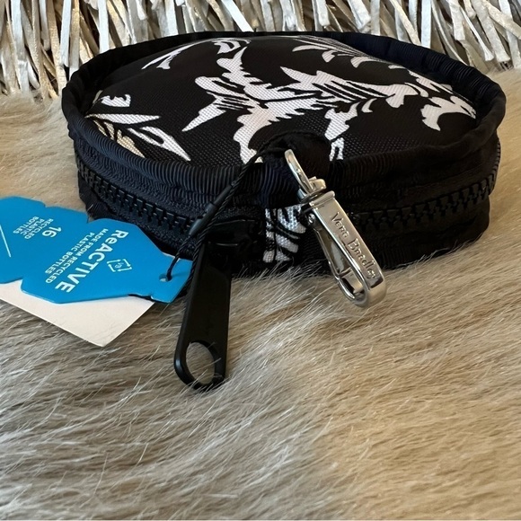 New VERA BRADLEY Glass Vines Lighten Up Two-Pack Collapsible Travel Pet Bowls - Picture 7 of 13